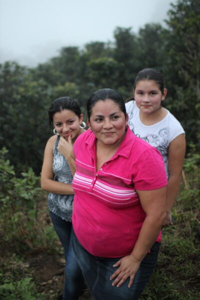 Santos Alexis Dom&iacute;nguez and daughters on farm